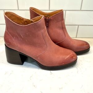 Lucky Brand Women’s Quinlee Block-Heel Ankle Bootie